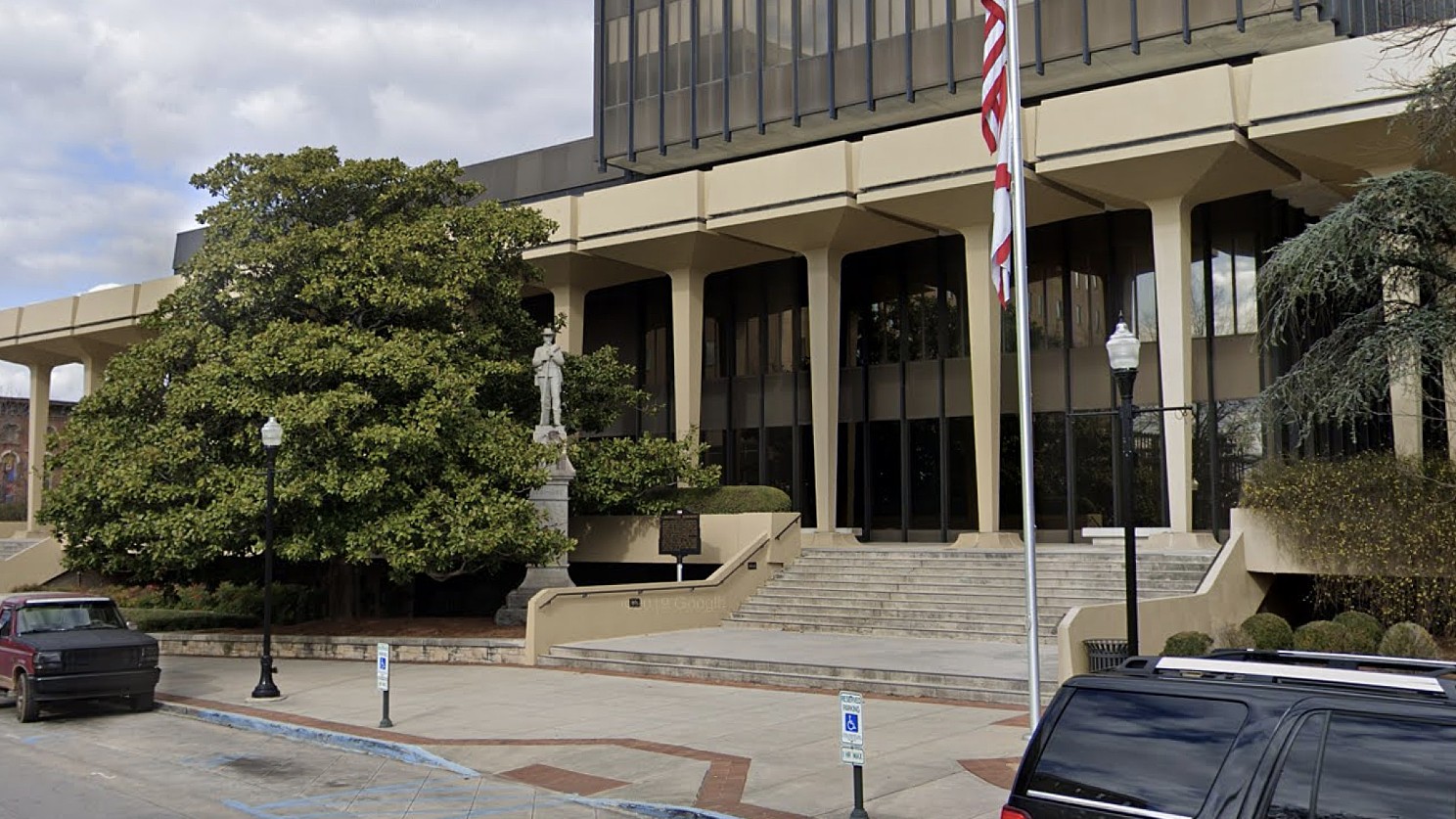 A Confederate statue that stood outside the Madison County Courthouse can be seen in this image from Google Maps.