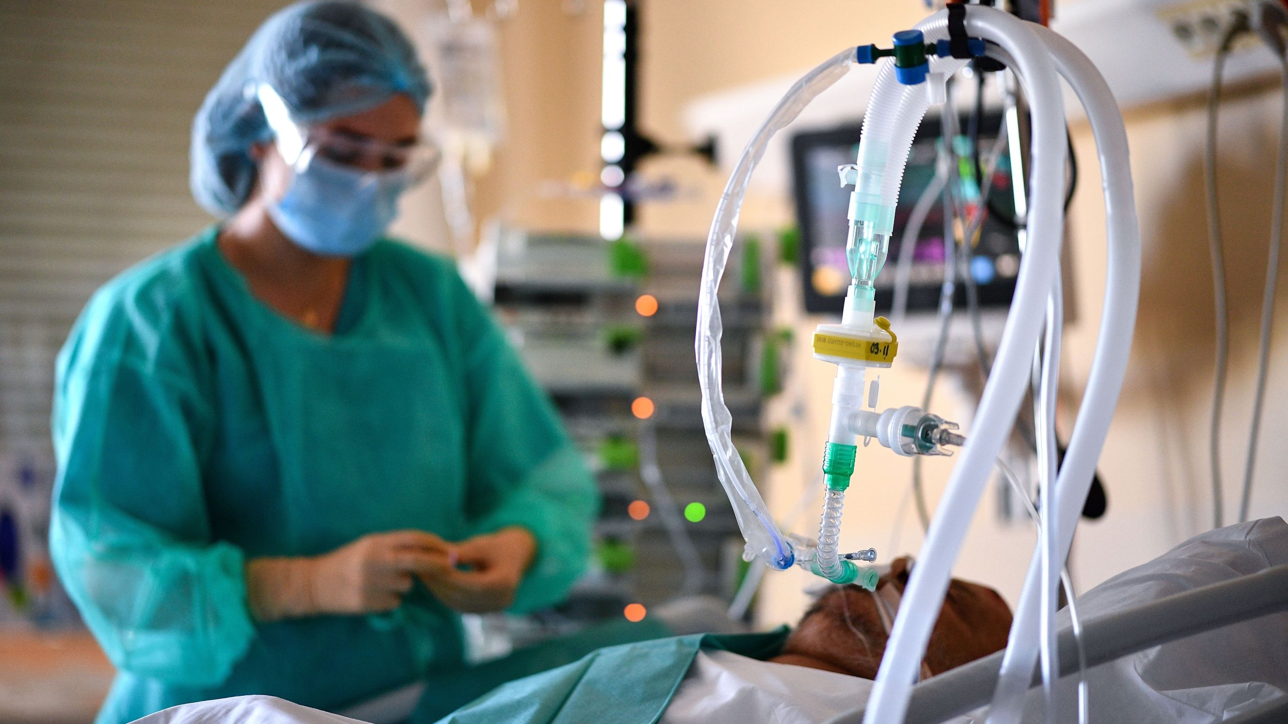 French intensive care nurse Gaelle Carpentier, 23, tends to a patient at an intensive care unit for patients infected with COVID-19 (novel coronavirus) at the Centre Hospitalier de l'Europe in Le Port-Marly, near Paris on Nov. 4, 2020. (ANNE-CHRISTINE POUJOULAT/AFP via Getty Images)