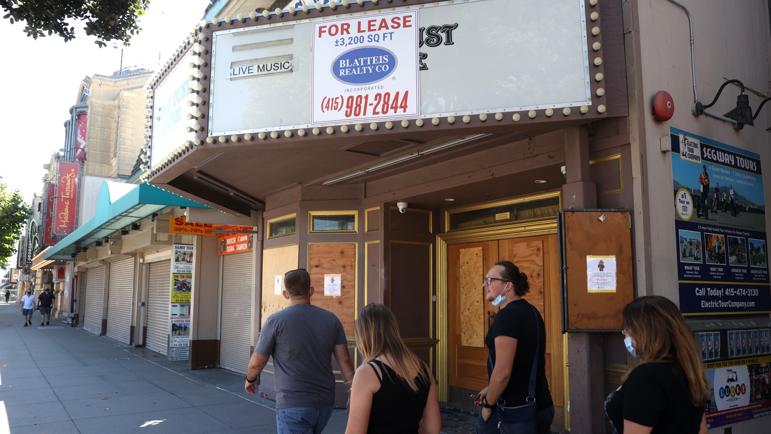 Pedestrians walk by the closed Gold Dust Lounge on Aug. 13, 2020 in San Francisco. (Justin Sullivan/Getty Images)