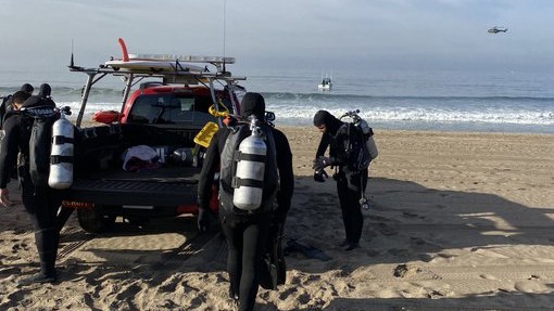 Crews prepare to search for a swimmer who disappeared off Dockweiler Beach on Nov. 19, 2020. (Los Angeles County Lifeguards)