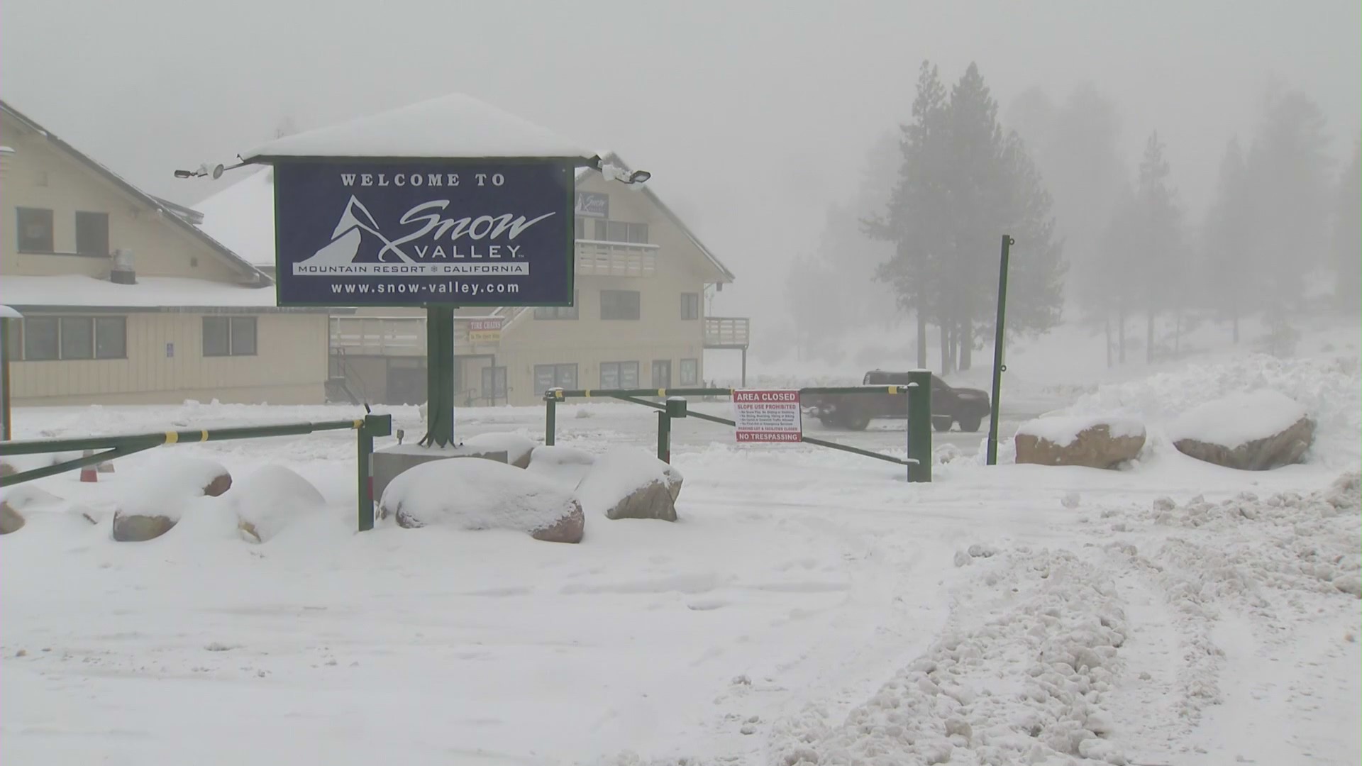 Snow Valley Mountain Resort is hosting a hiring event on Nov. 10, 2020. (KTLA)