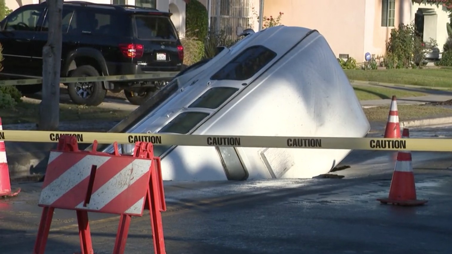 A sinkhole partially swallowed up a van in the Crenshaw District on Nov. 10, 2020. (KTLA)