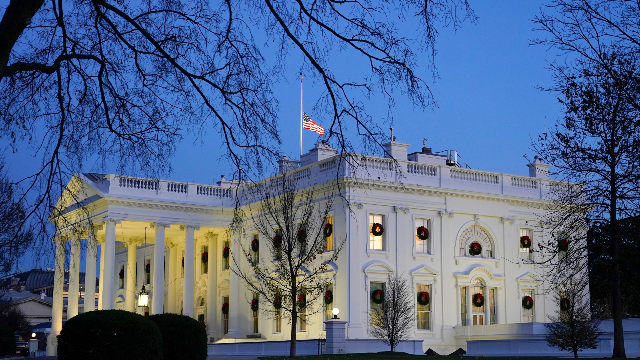 Dusk settles over the White House, Monday, Dec. 7, 2020, in Washington. (Patrick Semansky/AP Photo)