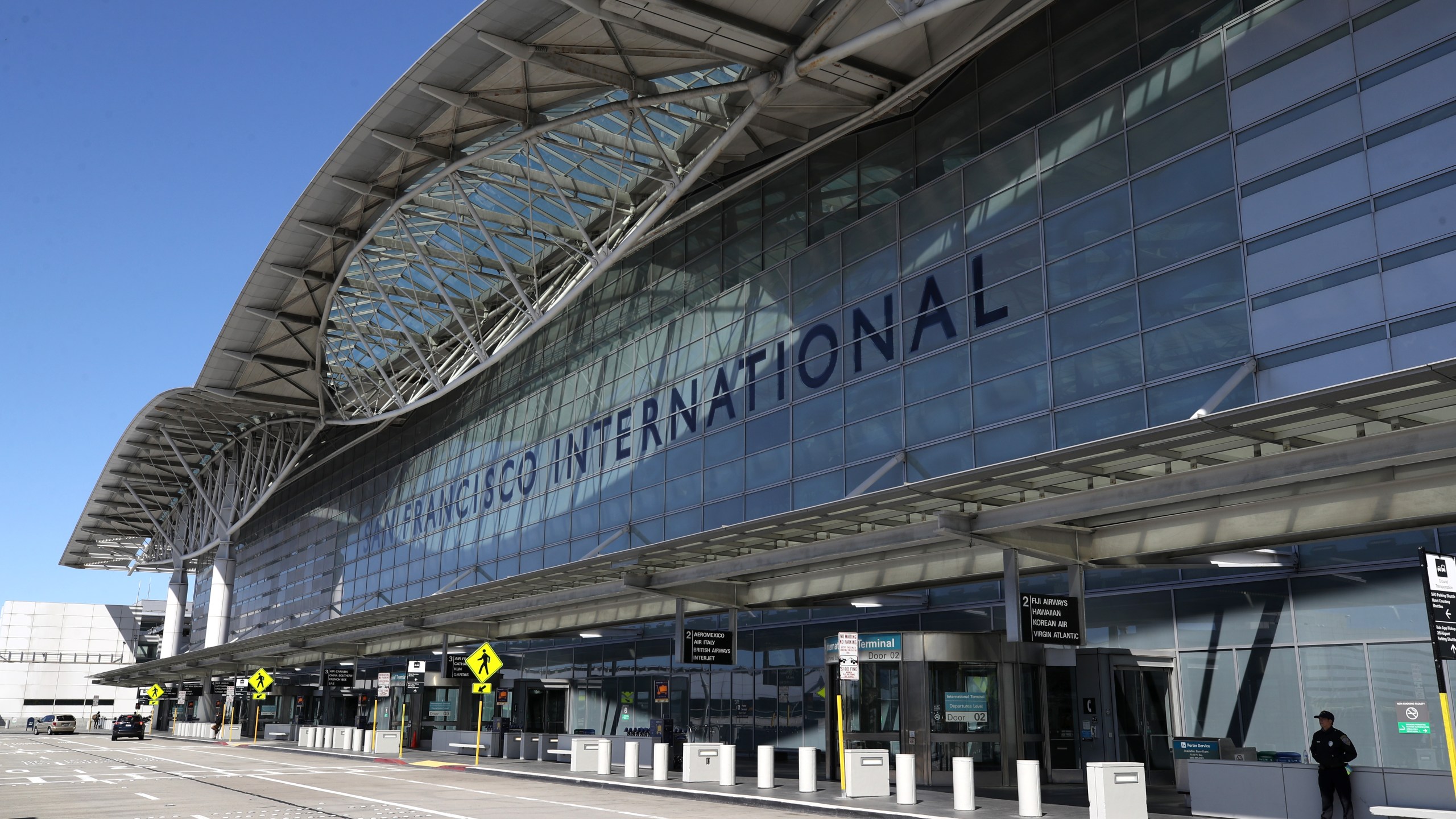 The road in front of the international terminal sits empty at San Francisco International Airport on April 02, 2020 in San Francisco, California.(Justin Sullivan/Getty Images)