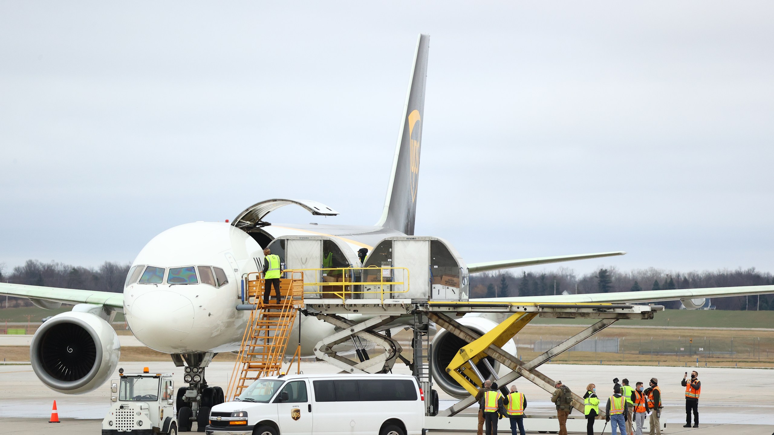 Shipments of the Pfizer-BioNTech COVID-19 vaccine are loaded into a UPS plane on December 13, 2020 in Lansing, Michigan. (Rey Del Rio/Getty Images)