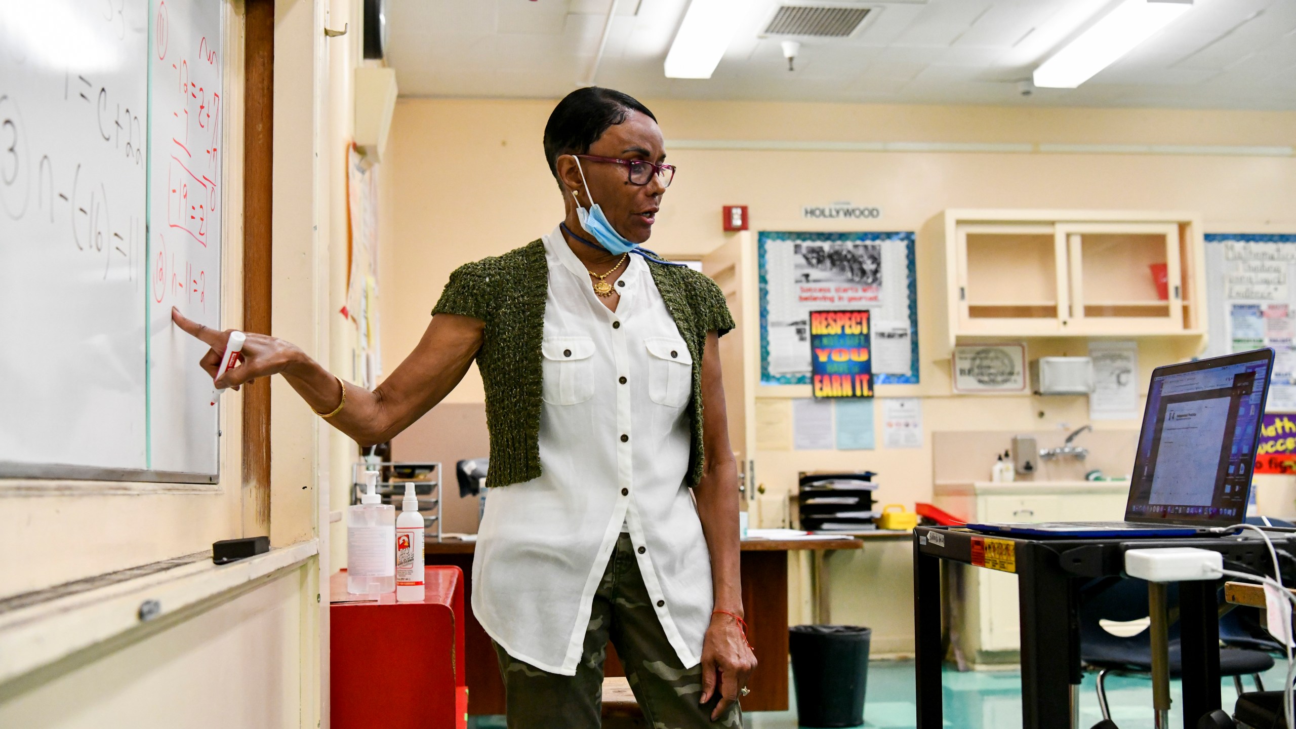 Hollywood High Special Education teacher Shirley Woods conducts class remotely on Sept. 8, 2020 in Los Angeles. (Rodin Eckenroth/Getty Images)