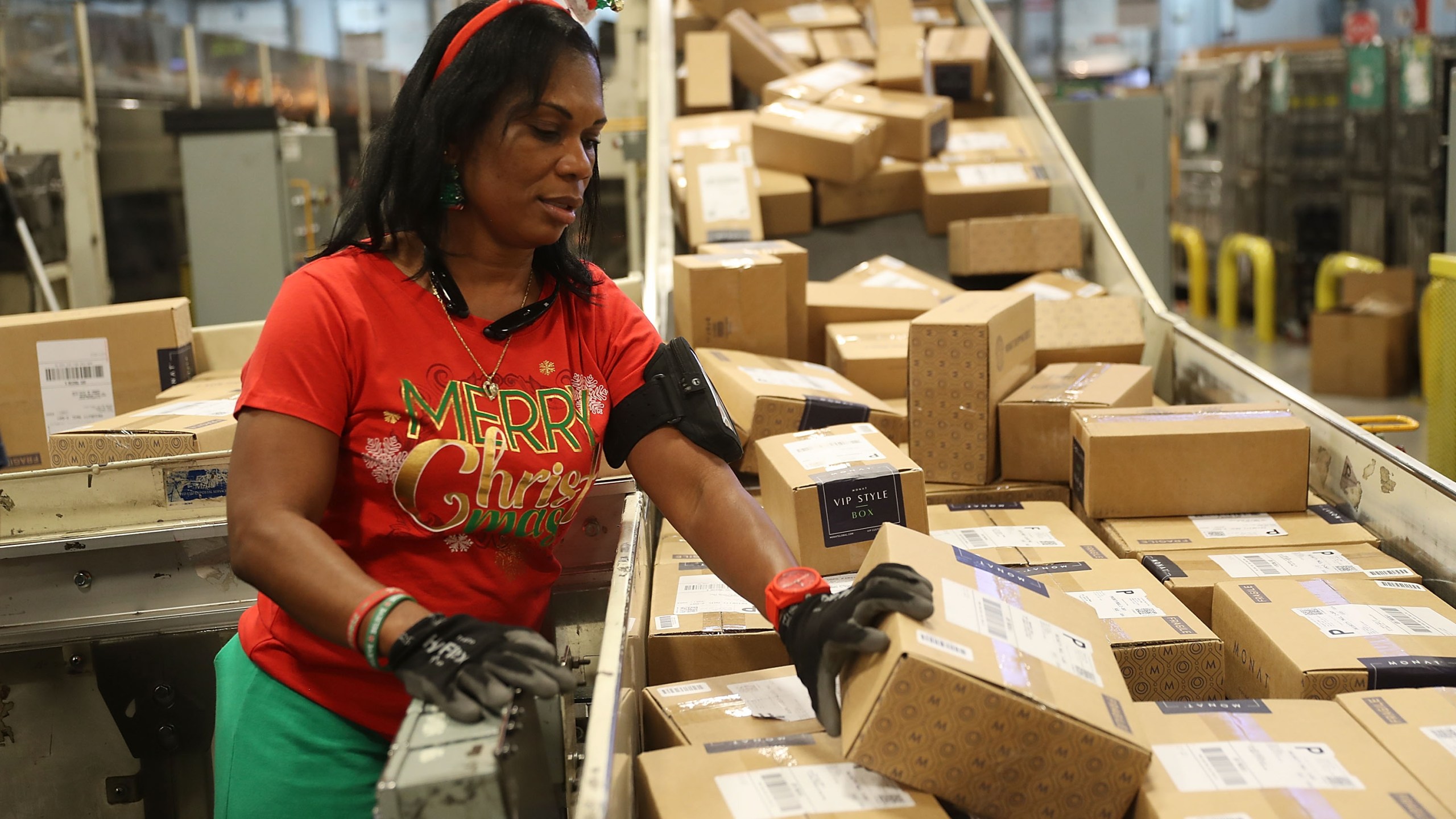 U.S. Postal service mail handler Barbara Lynn sorts boxes at the U.S. Postal service's Royal Palm Processing and Distribution Center on Dec. 4, 2017 in Opa Locka, Florida. (Joe Raedle/Getty Images)