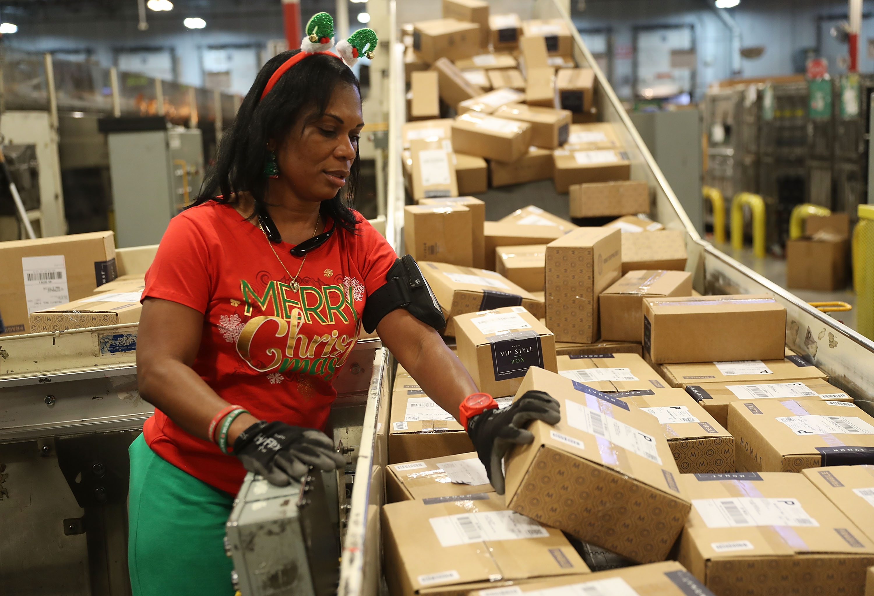 U.S. Postal service mail handler Barbara Lynn sorts boxes at the U.S. Postal service's Royal Palm Processing and Distribution Center on Dec. 4, 2017 in Opa Locka, Florida. (Joe Raedle/Getty Images)