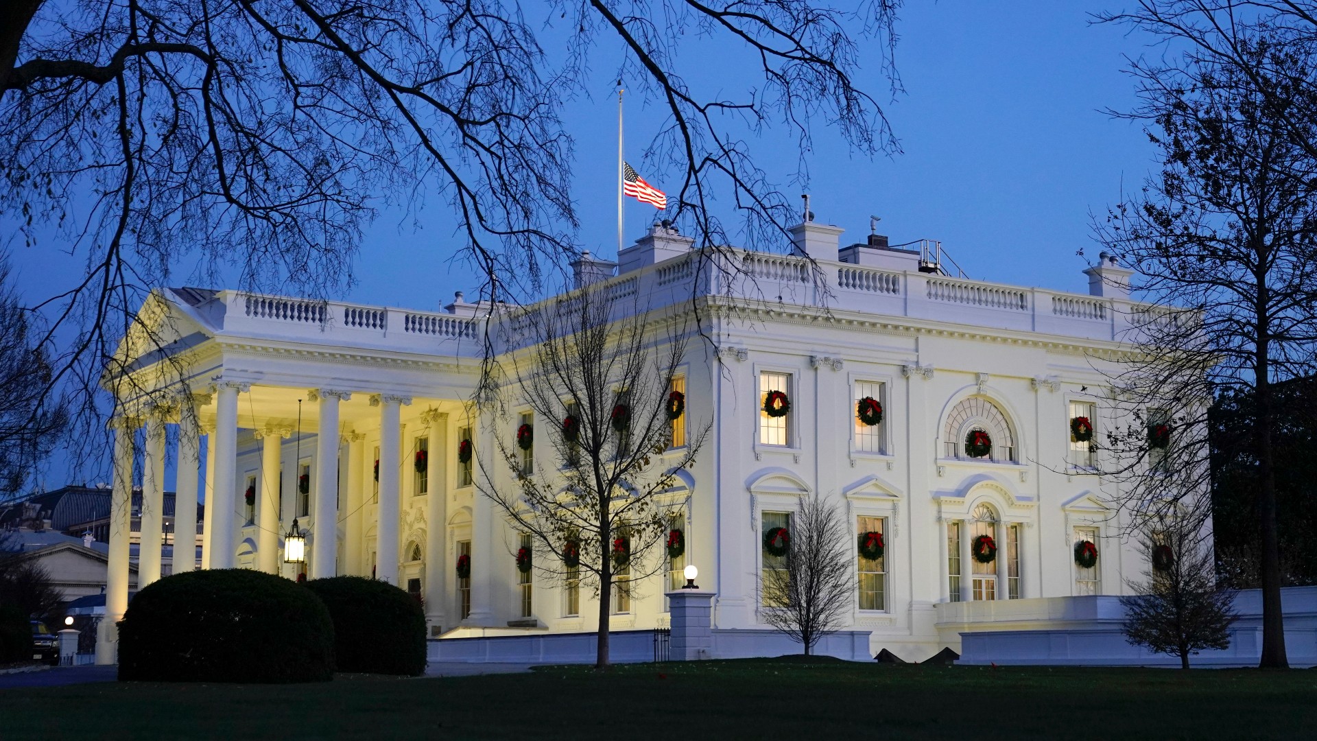 Dusk settles over the White House, Monday, Dec. 7, 2020, in Washington. (AP Photo/Patrick Semansky)