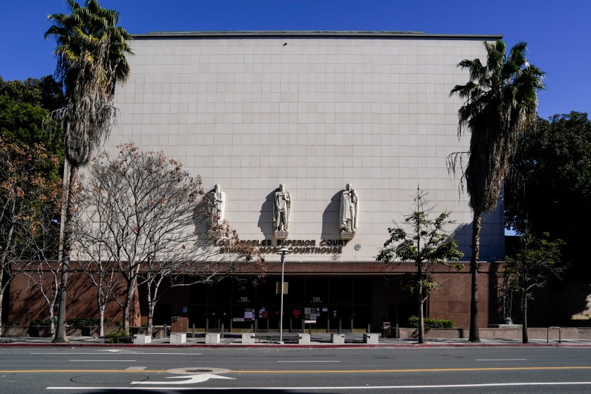 The Stanley Mosk Courthouse in downtown Los Angeles on March 21, two days after Gov. Gavin Newsom issued a statewide “stay at home” order to slow the spread of the coronavirus. (Kent Nishimura / Los Angeles Times)