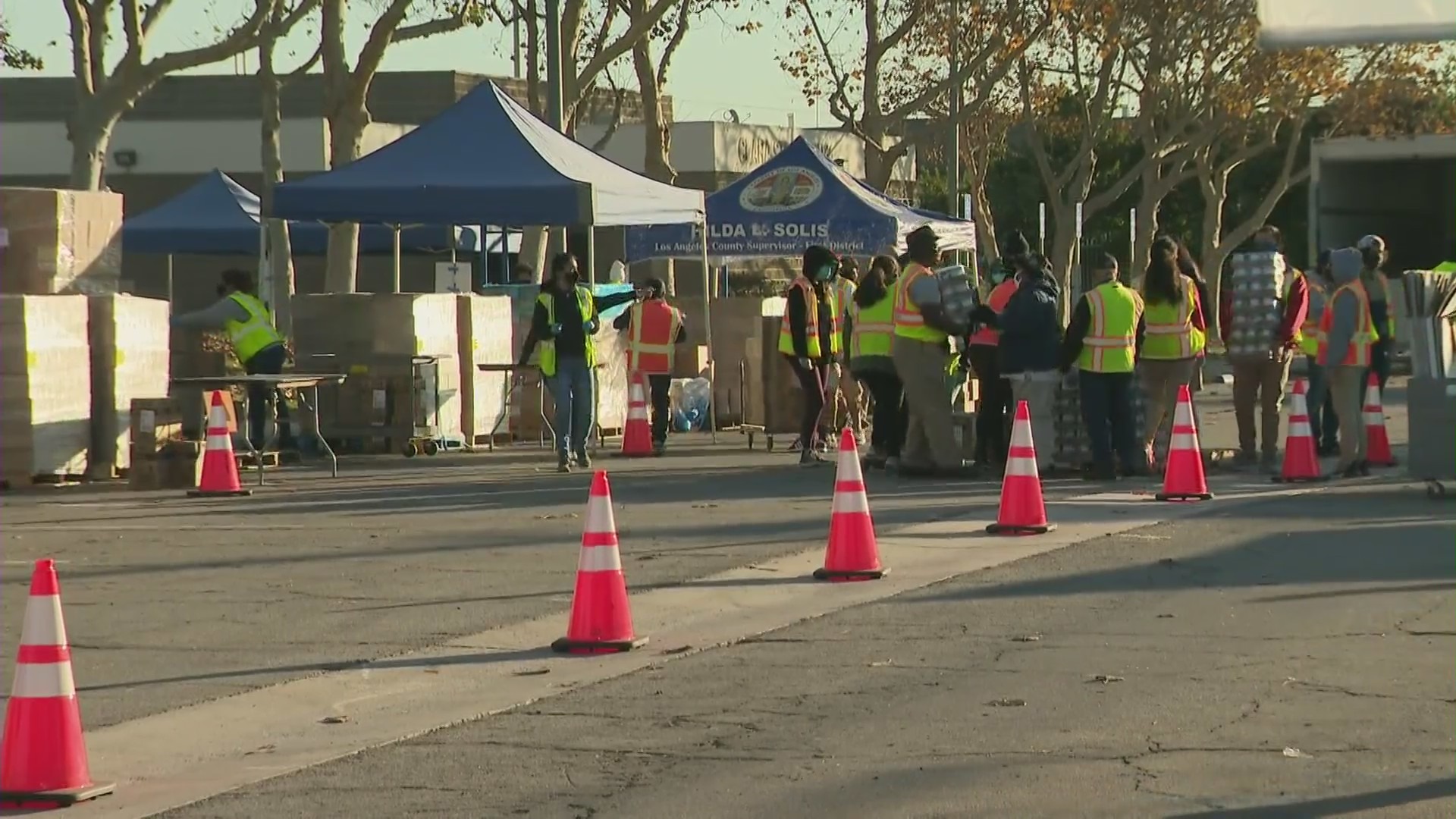 The L.A. Regional Food Bank holds a food distribution event at the Leo Turner Community Center in Cudahy on Dec. 15, 2020. (KTLA)