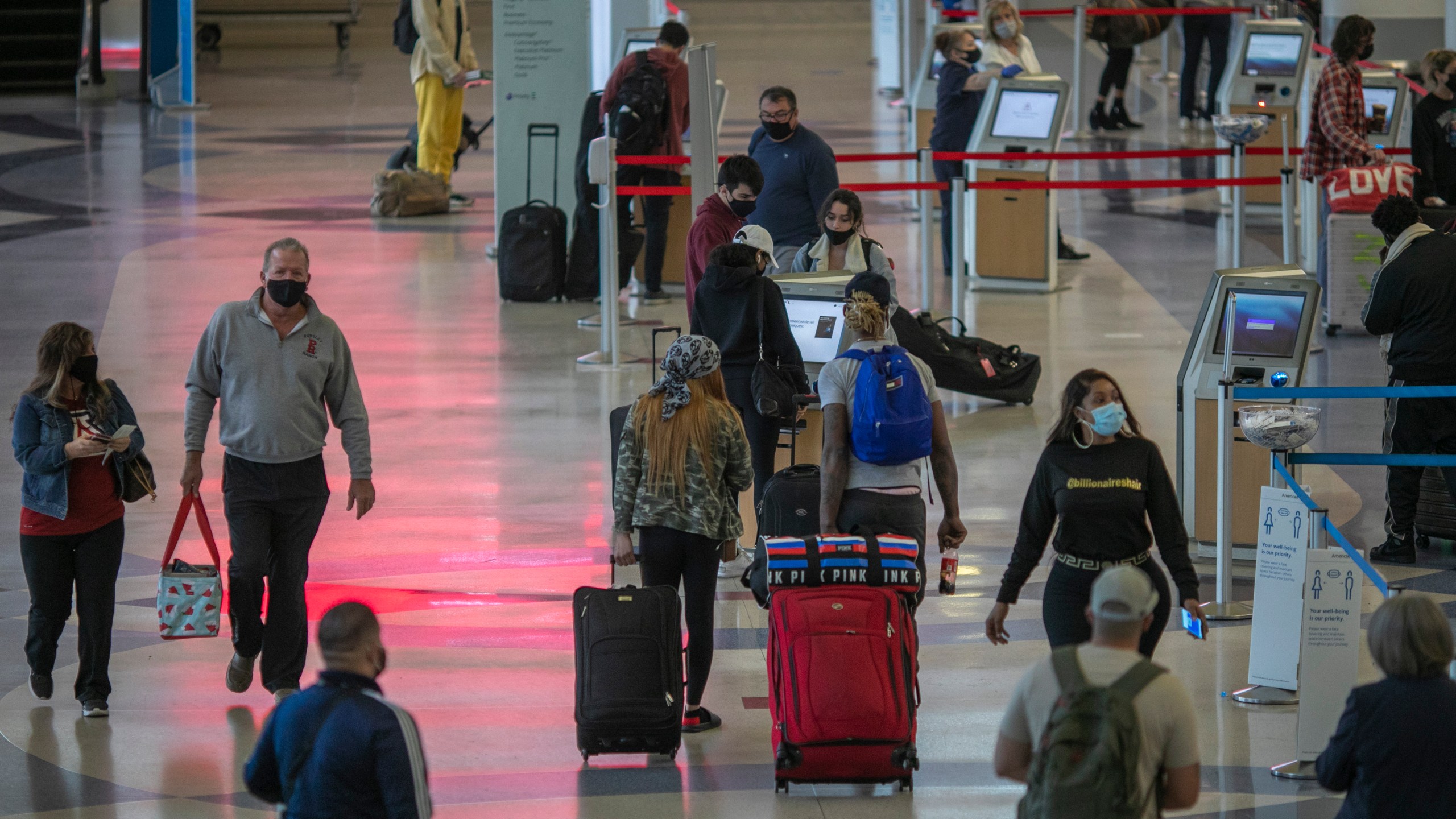 Holiday travelers pass through Los Angeles international Airport on Thanksgiving eve as the COVID-19 spike worsens and stay-at-home restrictions are increased on November 25, 2020 in West Hollywood, California. Starting today, travelers arriving to Los Angeles by airplane or train are required to sign a form acknowledging California's recommendation of a 14-day self-quarantine. (Photo by David McNew/Getty Images)