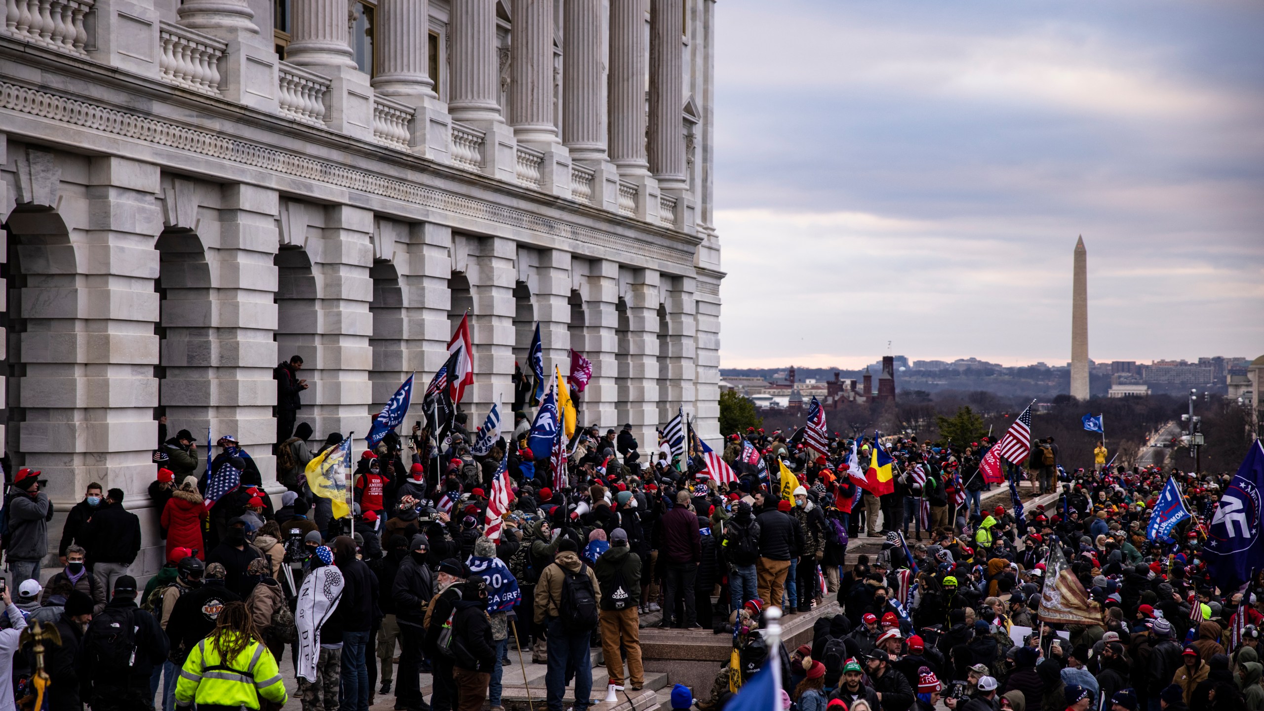 A pro-Trump mob storms the U.S. Capitol following a rally with President Donald Trump on Jan. 6, 2021. (Samuel Corum/Getty Images)