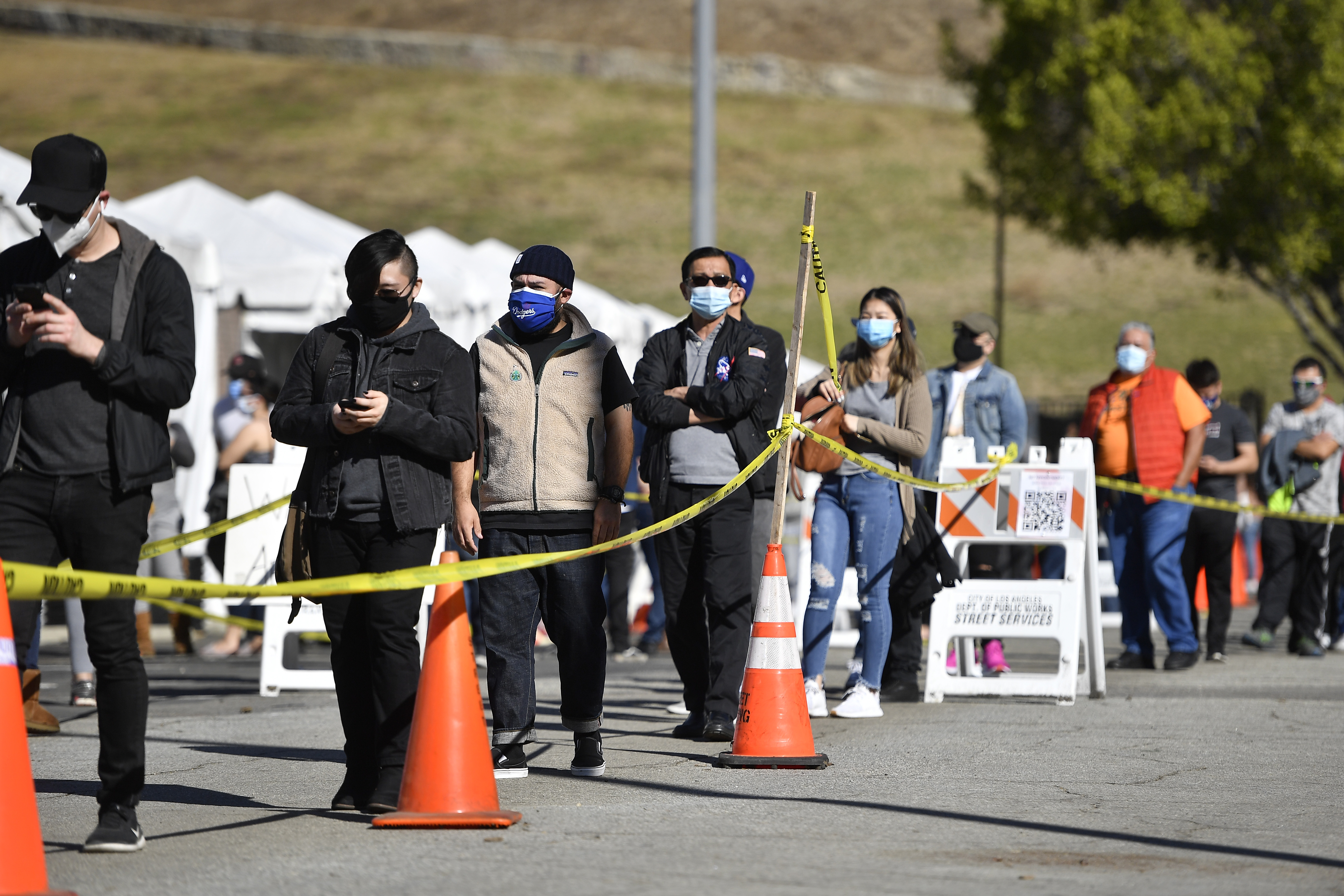 People wait in line at a coronavirus testing and vaccination site at Lincoln Park on Dec. 30, 2020 in Los Angeles.(Frazer Harrison/Getty Images)