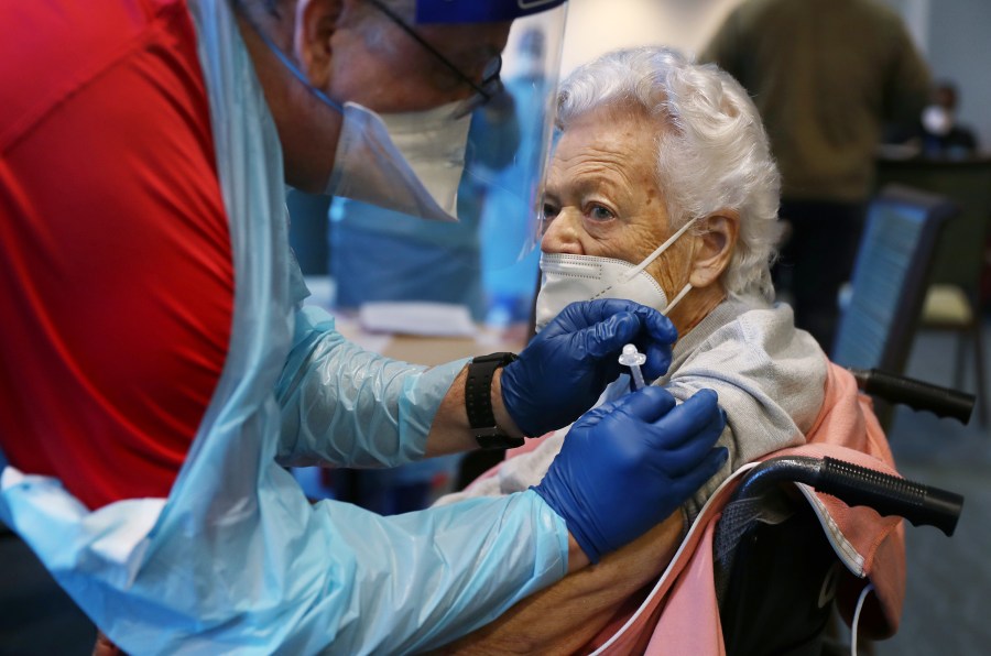 A healthcare worker working with the Florida Department of Health in Broward administers a Pfizer-BioNtech COVID-19 vaccine to Nancy Mathews, 90, at the John Knox Village Continuing Care Retirement Community on Jan. 6, 2021 in Pompano Beach, Florida. (Raedle/Getty Images)