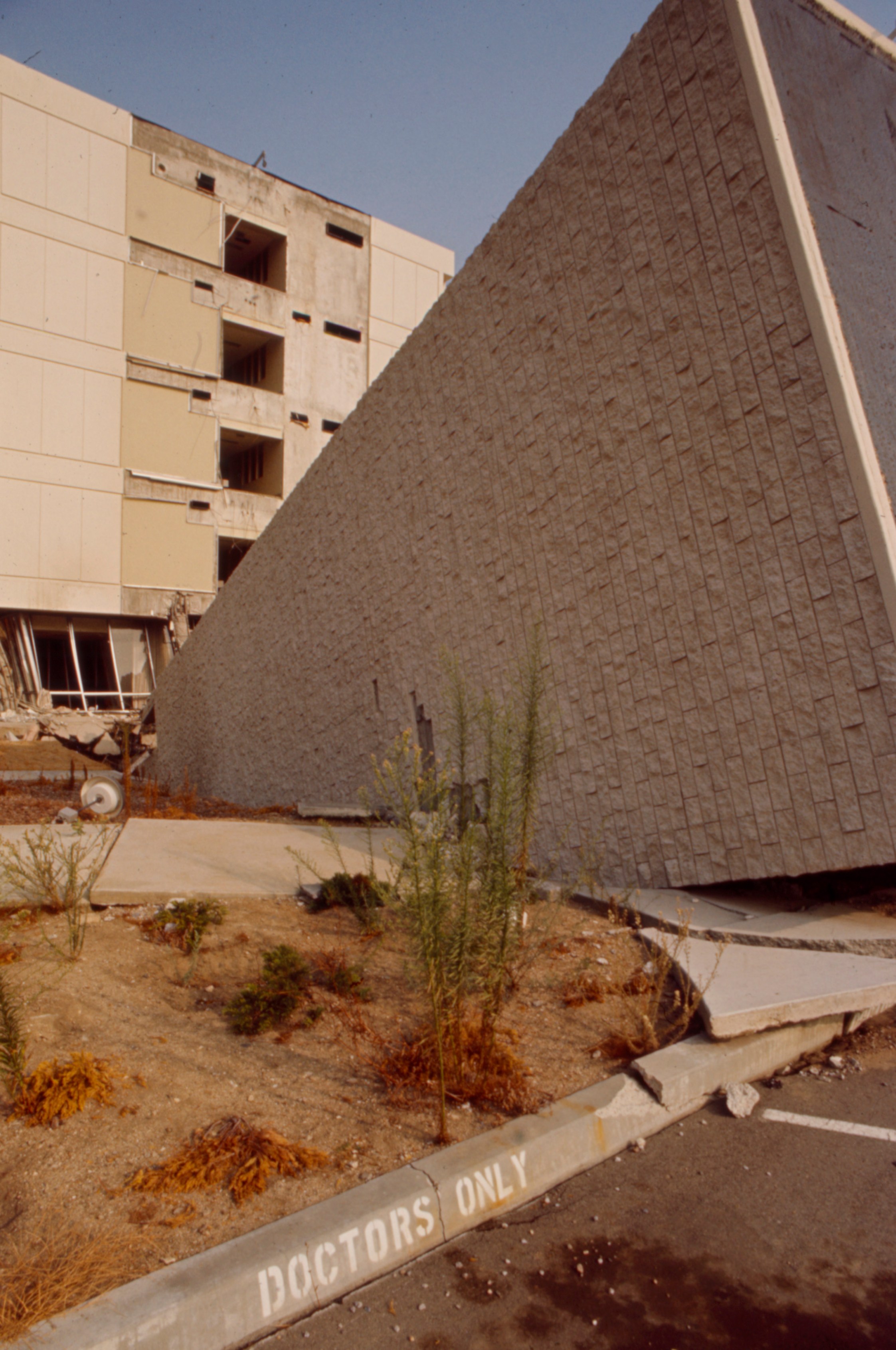 Olive View Medical Center in the aftermath of the Sylmar Earthquake / 1971 San Fernando earthquake, in the Walt Disney Television via Getty Images / GE Monogram series episode "The Violent Earth." (Walt Disney Television via Getty Images)