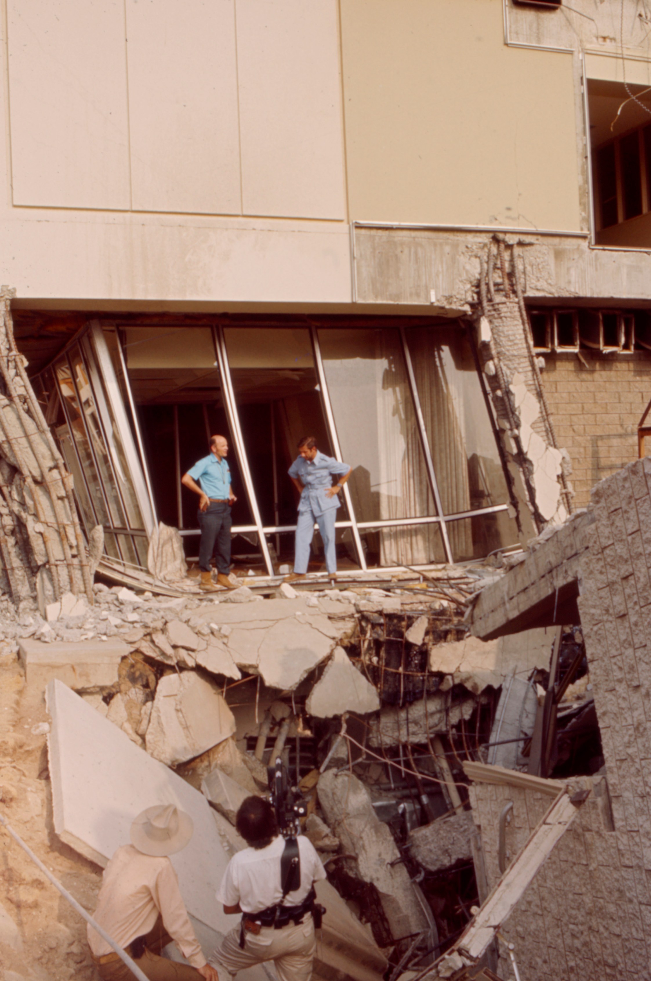 From left: F. Beach Leighton, Jules Bergman examining earthquake damage at the Olive View Medical Center in the aftermath of the Sylmar Earthquake / 1971 San Fernando earthquake, in the Walt Disney Television via Getty Images / GE Monogram series episode "The Violent Earth." (Walt Disney Television via Getty Images)