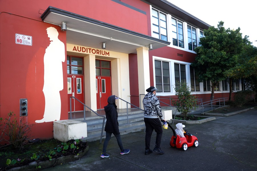 Pedestrians walk by a mural of Abraham Lincoln outside of Abraham Lincoln High School on Dec.17, 2020 in San Francisco, California. ( Justin Sullivan/Getty Images)