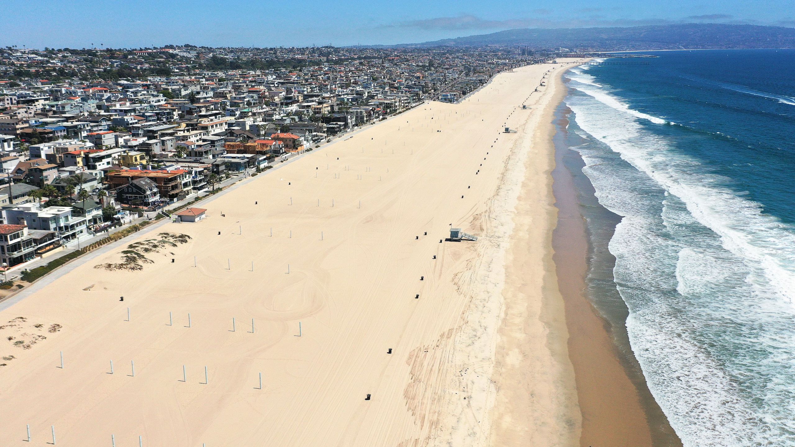 An aerial view of the closed and deserted beach on Independence Day afternoon amid the COVID-19 pandemic on July 4, 2020 in Manhattan Beach, California. (Mario Tama/Getty Images)