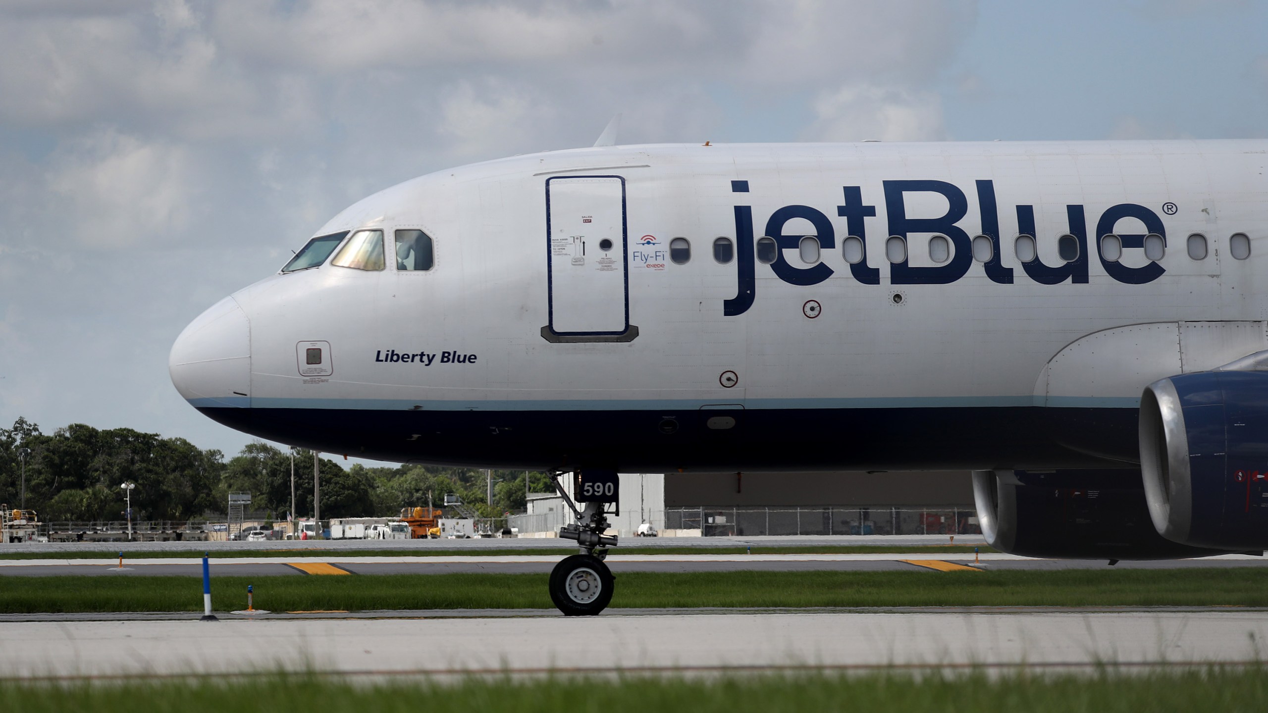 A JetBlue plane prepares to take off from the Fort Lauderdale-Hollywood International Airport on July 16, 2020 in Fort Lauderdale, Florida. (Joe Raedle/Getty Images)