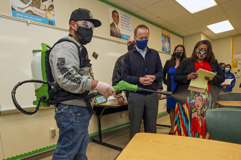 Plant manager Sergio Ruiz, left, explains sanitation procedures last week to L.A. schools Supt. Austin Beutner, center, and teachers union President Cecily Myart-Cruz in a classroom at Panorama High School in Panorama City.(Irfan Khan/Los Angeles Times)