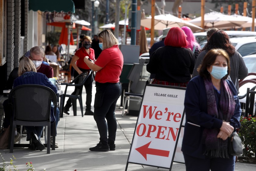 A winter COVID-19 surge that restricted businesses again took a toll on California jobs. (Genaro Molina / Los Angeles Times)