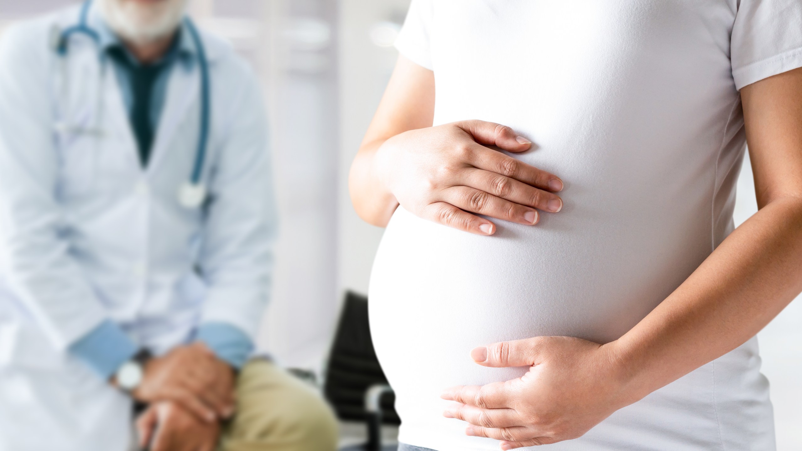 A pregnant woman and a doctor are seen in a file photo. (iStock/Getty Images Plus)