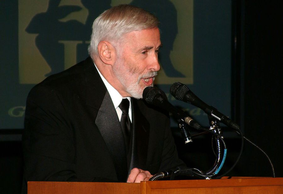 Doctor Elliot Katz speaks at the "In Defense Of Animals Guardian Awards Fundraiser", on October 30, 2004 at Paramount Studios in Hollywood, California. (Michael Tullberg/Getty Images)