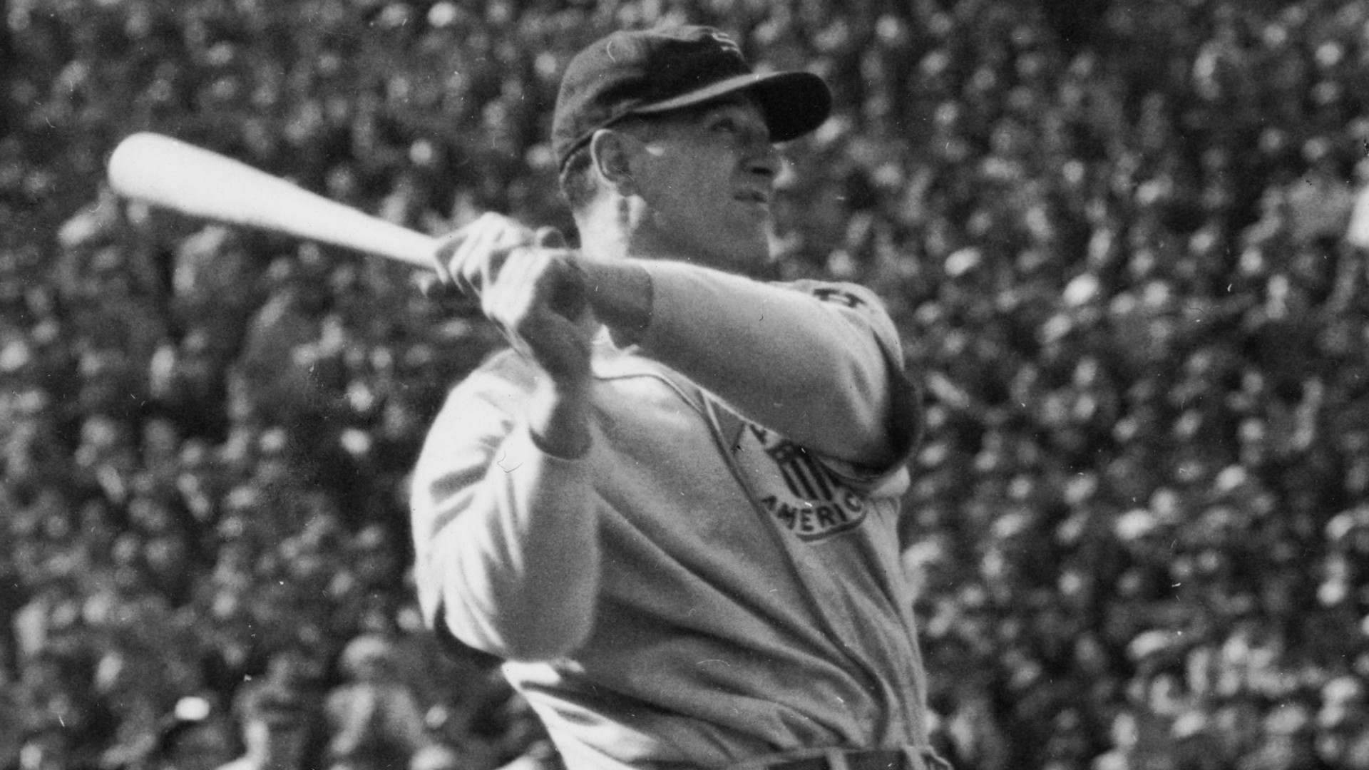 circa 1930: Baseball star Lou Gehrig (1903 - 1941) at the moment of his home-run hit at his game between Major League and All Japan. (Photo by Hulton Archive/Getty Images)