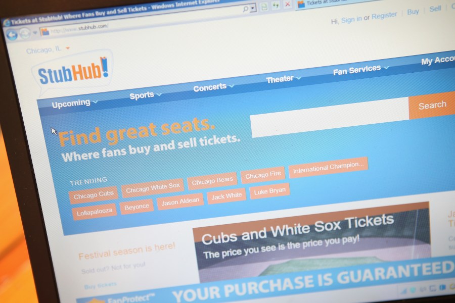 Tickets are offered for sale through StubHub on July 23, 2014, in Chicago. (Scott Olson/Getty Images)