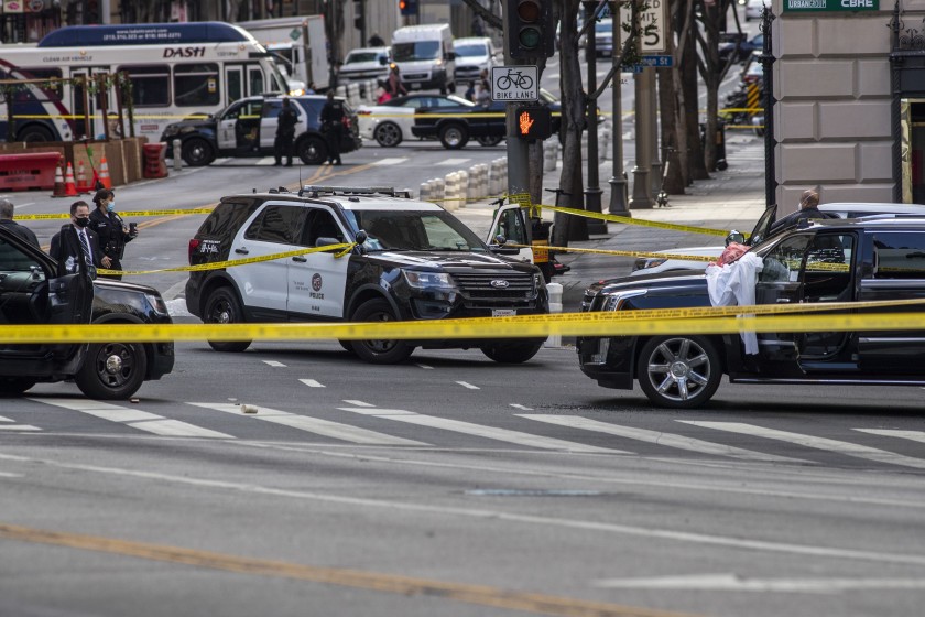 Los Angeles police respond to a shooting scene — one of five by a single gunman on April 27 — at 7th and Figueroa streets.(Brian van der Brug / Los Angeles Times)