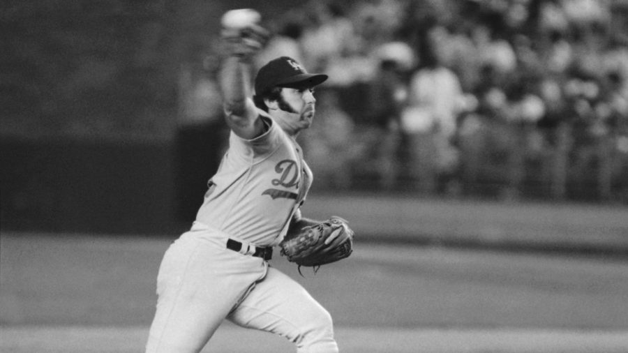 Los Angeles Dodgers pitcher Mike Marshall throws to a New York Mets batter during a baseball game in New York in August 1974. (Richard Drew / Associated Press)