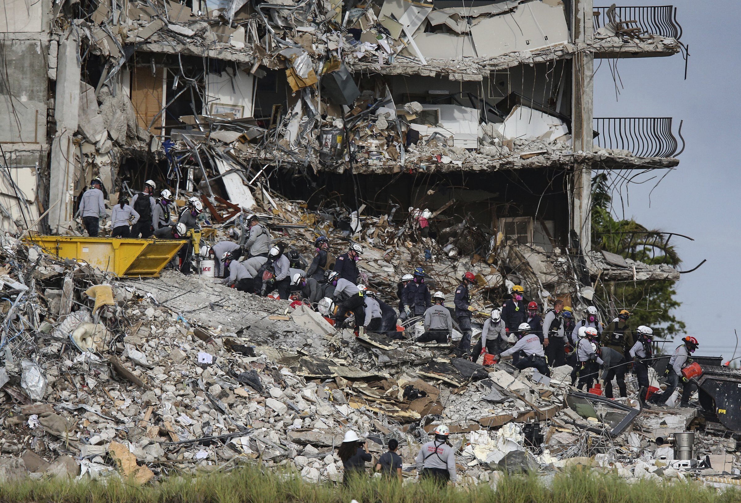 Search and rescue teams look for survivors at the Champlain Towers South residential condo, Tuesday, June 29, 2021, in Surfside, Fla. Many people were still unaccounted for after Thursday's fatal collapse. (Al Diaz/Miami Herald via AP)