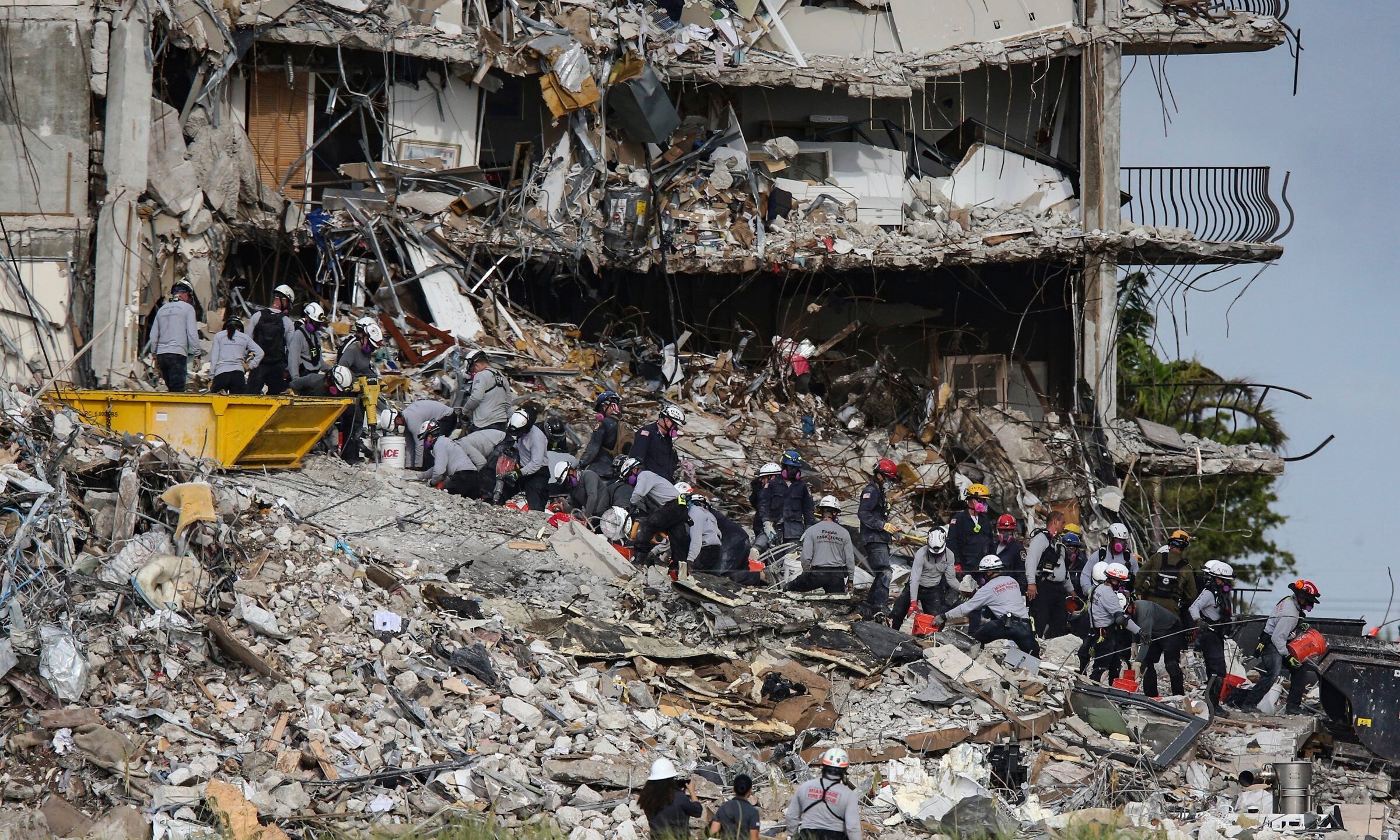 Search and rescue teams look for survivors at the Champlain Towers South residential condo, Tuesday, June 29, 2021, in Surfside, Fla. Many people were still unaccounted for after Thursday's fatal collapse. (Al Diaz /Miami Herald via AP)