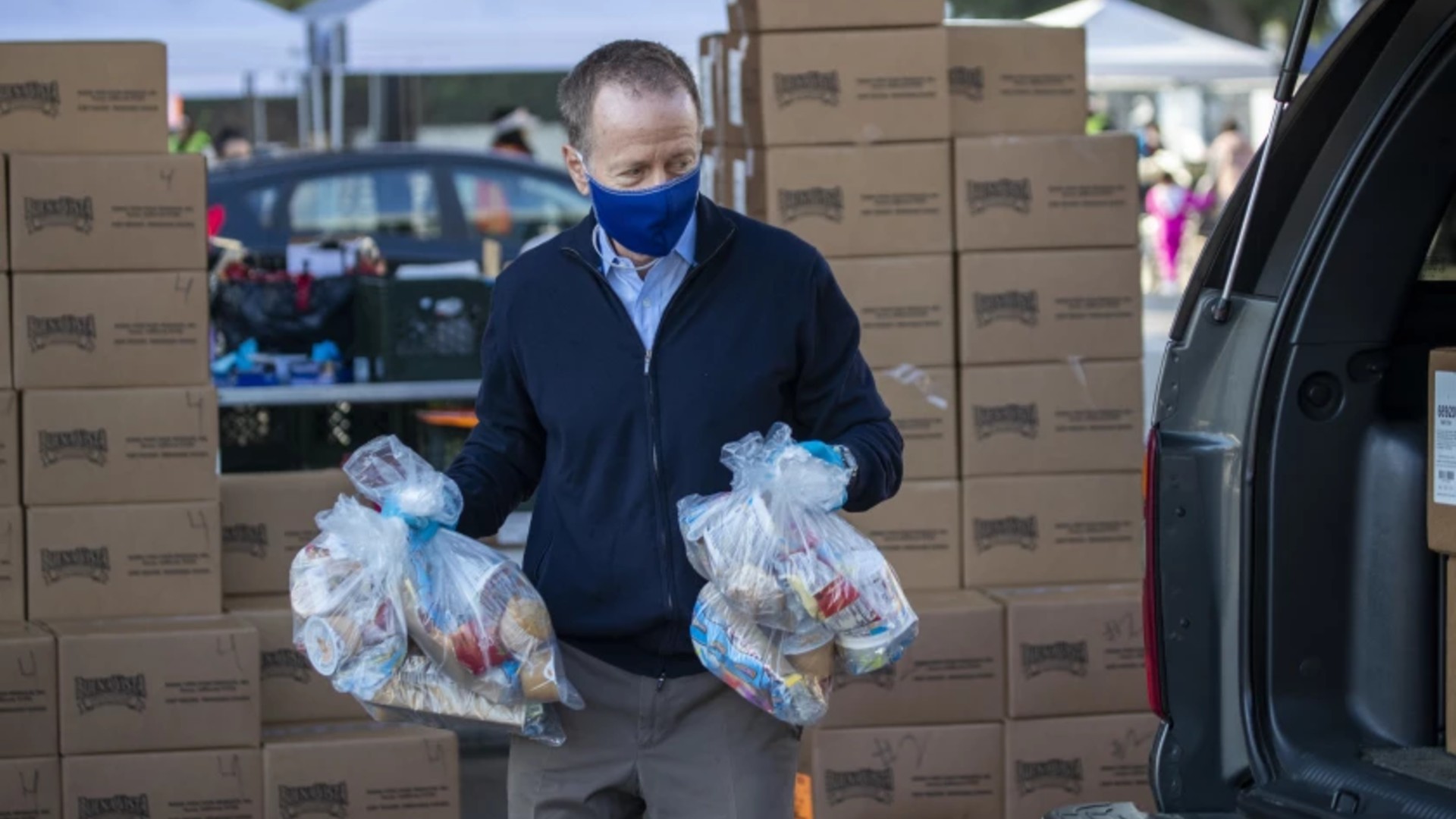 L.A. schools Supt. Austin Beutner helps distribute free meals in November at South Gate High School, part of a massive effort that he cited Tuesday in his farewell address at the Hollywood Bowl. (Allen J. Schaben / Los Angeles Times)