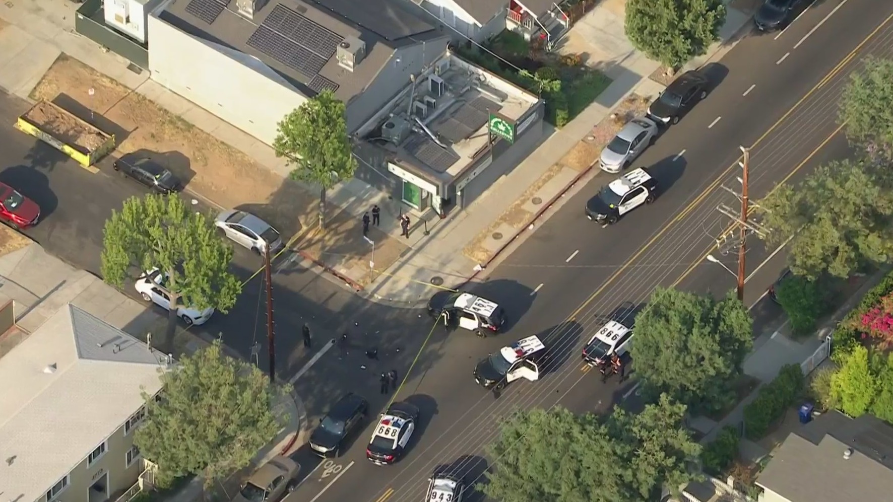 Police respond to investigate a deadly shooting at a Highland Park marijuana dispensary on June 17, 2021. (KTLA)