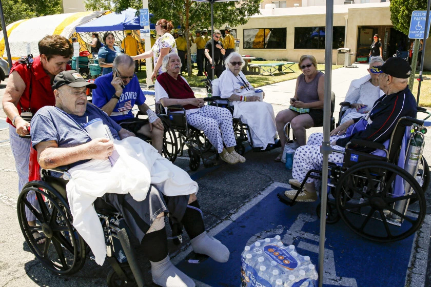 Patients rest under shade after being evacuated from Ridgecrest Regional Hospital following a 6.4 earthquake on July 8, 2021. (Irfan Khan / Los Angeles Times)