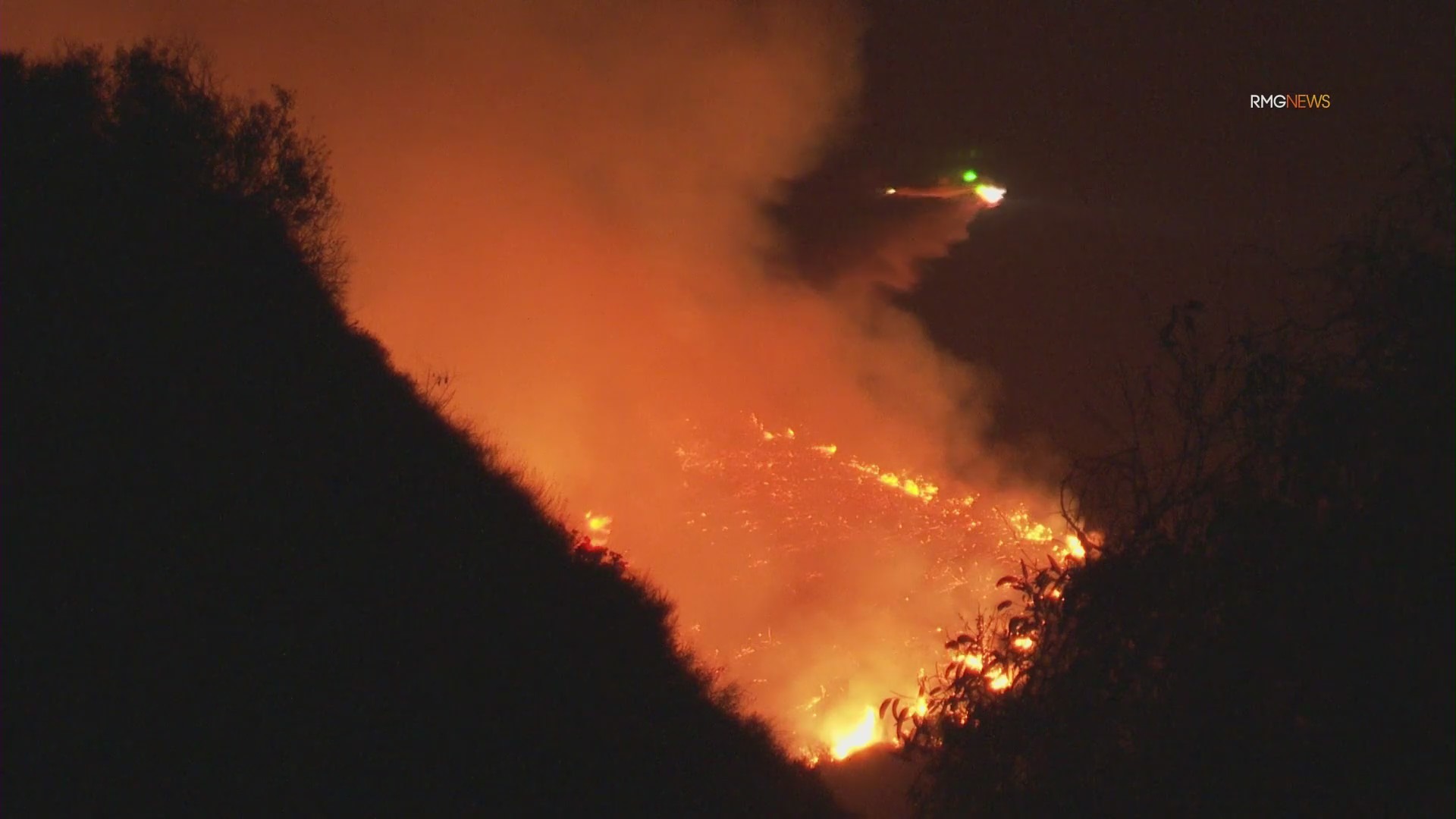 A helicopter helps fight the Tuna Fire that sparked in Malibu on July 9, 2021. (RMG News)