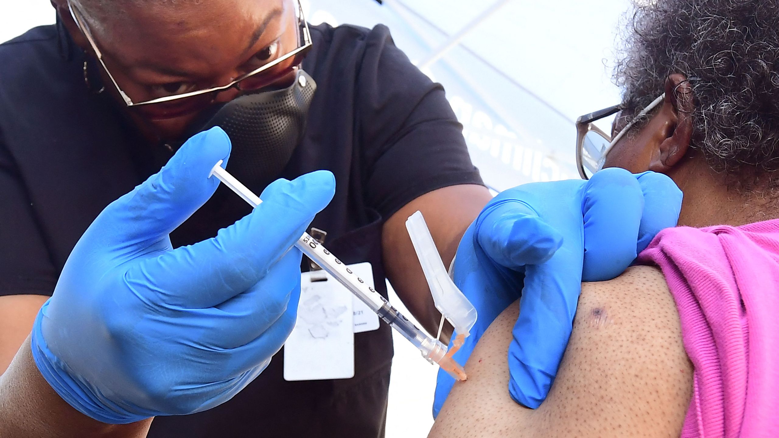 A nurse administers the Pfizer COVID-19 vaccine at a mobile vaccine clinic operated by the Los Angeles County of Public Health on July 16, 2021 in Los Angeles. (FREDERIC J. BROWN/AFP via Getty Images)