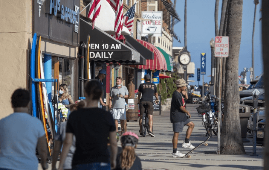 West Oceanfront in Newport Beach draws window shoppers and skaters in July 2020.(Allen J. Schaben / Los Angeles Times)