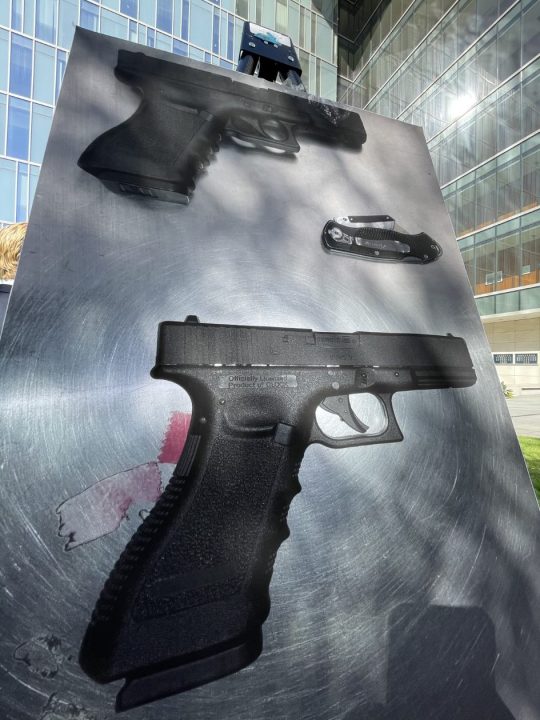 LAPD displayed this image of replica handguns at a news conference on Aug. 4, 2021. (KTLA)