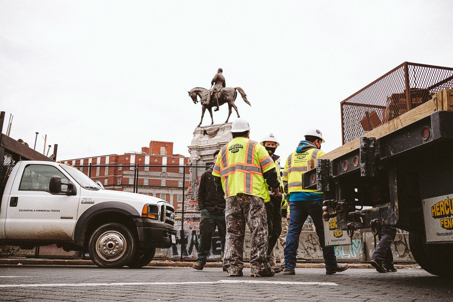 Workers install a fence around the Robert E. Lee monument on Jan. 25, 2021 in Richmond, Virginia. (Eze Amos/Getty Images)