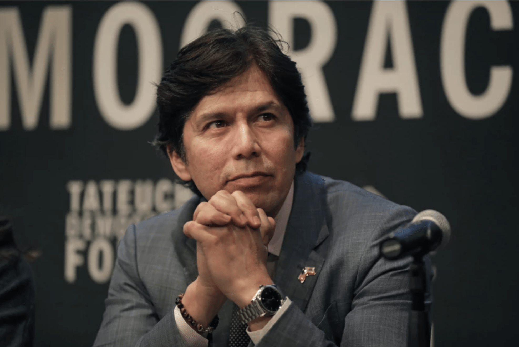 Los Angeles City Councilman Kevin de León launched a bid for mayor on Tuesday, becoming the third politician at City Hall to enter the contest.(Carolyn Cole/Los Angeles Times)