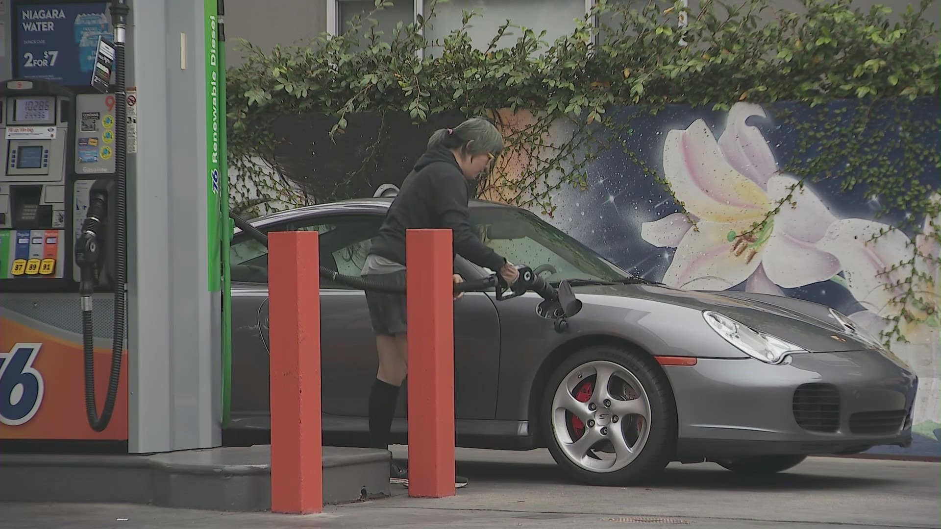 A driver fills up a Porsche with gas in the Los Angeles area on Sept. 27, 2021. (KTLA)