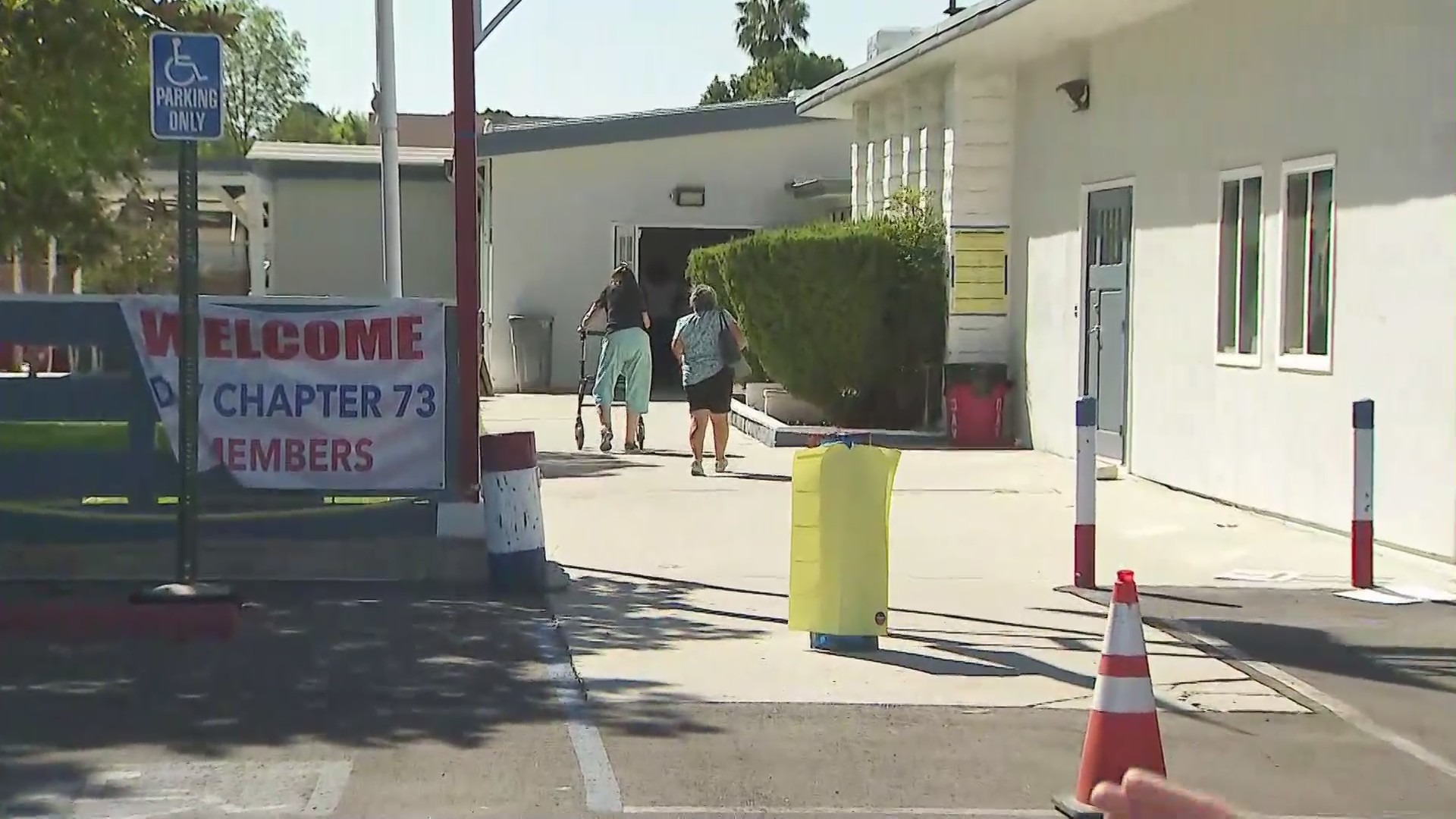 Some voters had trouble casting their ballot at the Disabled American Veterans 73 vote center in Woodland Hills on Sept. 14, 2021. (KTLA)