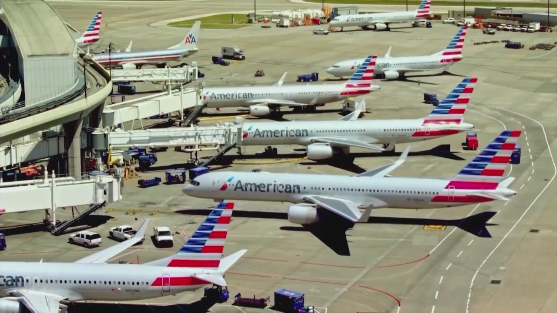 American and Southwest airlines may not have enough vaccinated pilots to handle the upcoming holiday season. (KTLA)