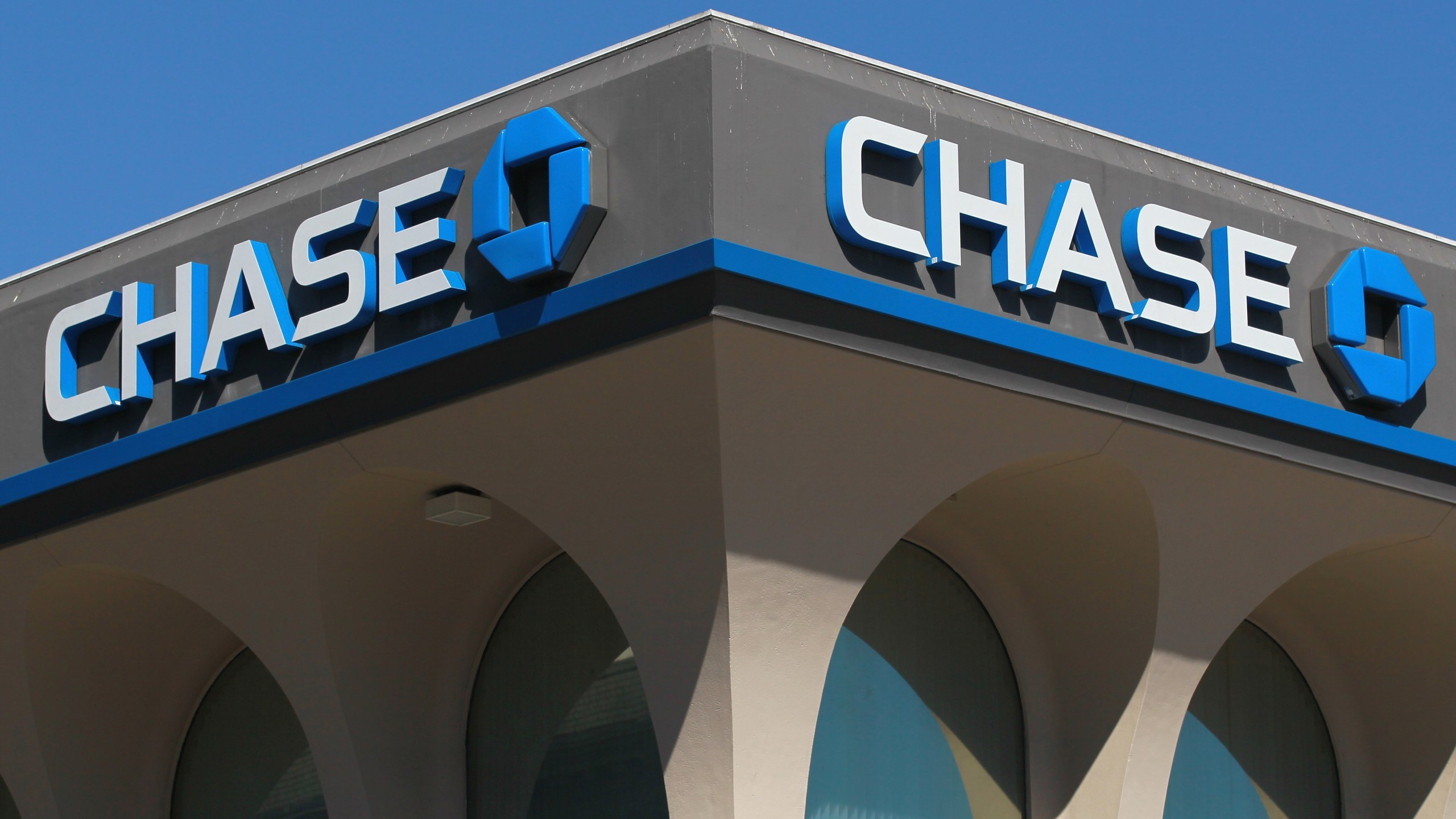 This file photo shows the Chase logo on Oct. 13, 2010 in San Francisco. (Justin Sullivan/Getty Images)