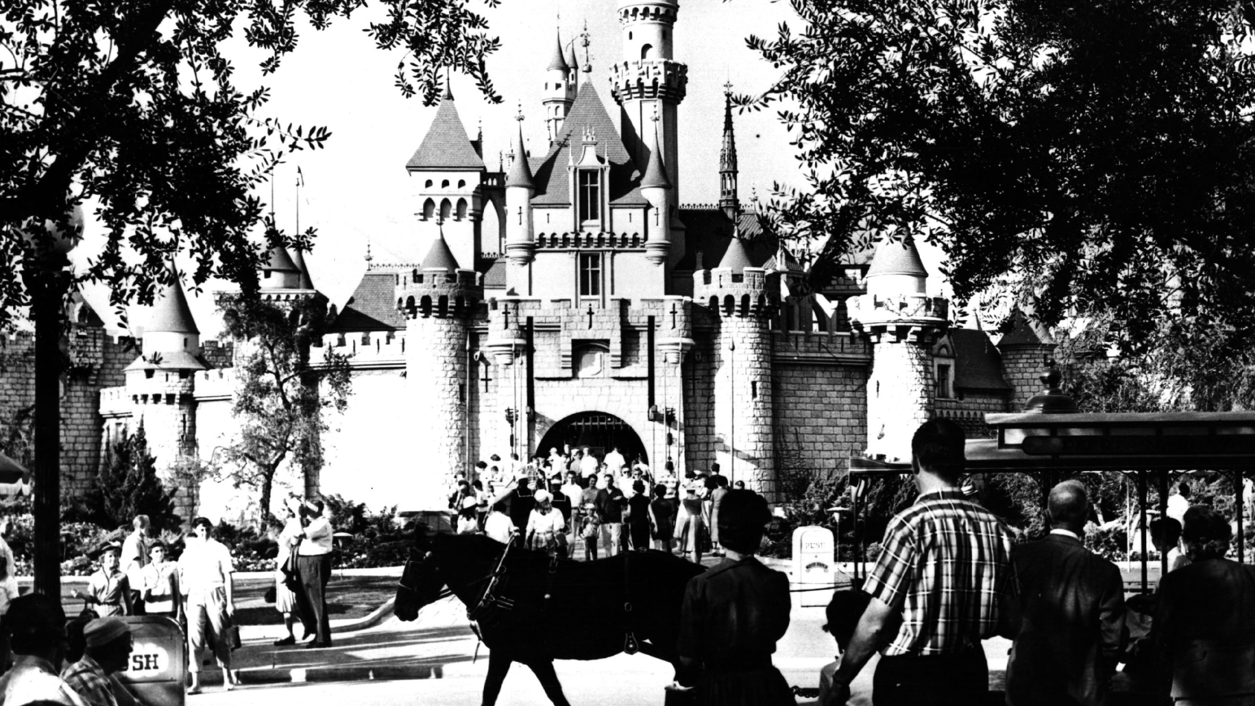 Tourists visiting the "Sleeping Beauty Castle" at Disneyland in 1960. (Keystone/Getty Images)