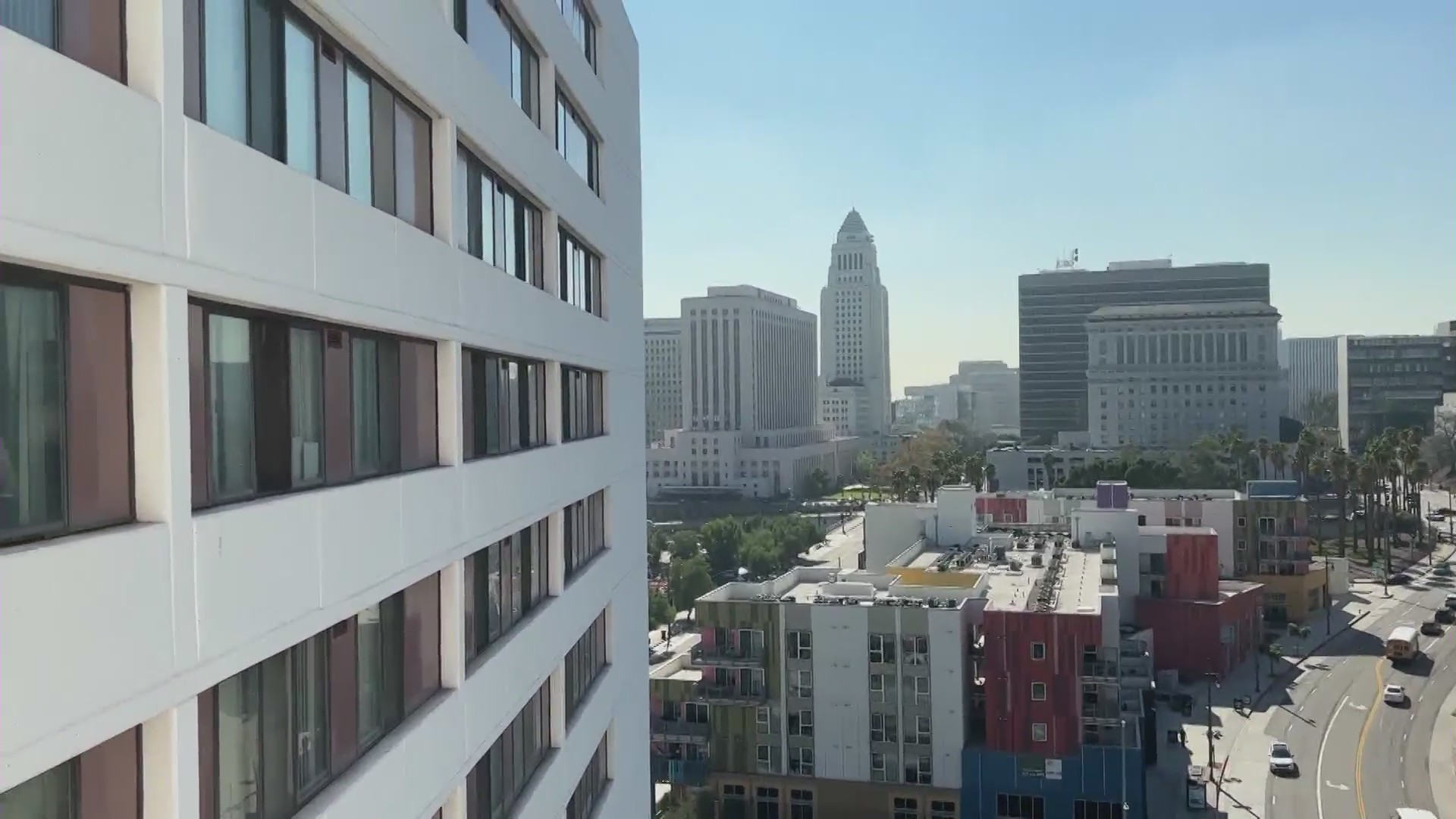 High-rise apartment complex in DTLA. (KTLA)