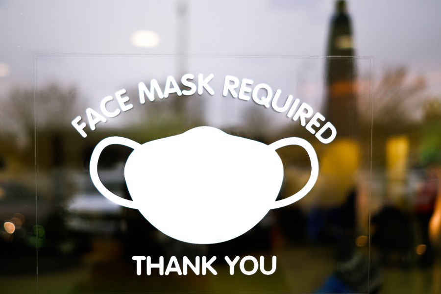 A sign reminding customers that face masks are required is seen in this undated file photo. (Getty Images)